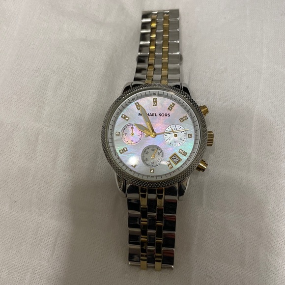 Michael Kors Watch with original box and instructions and extra links - Picture 2 of 3